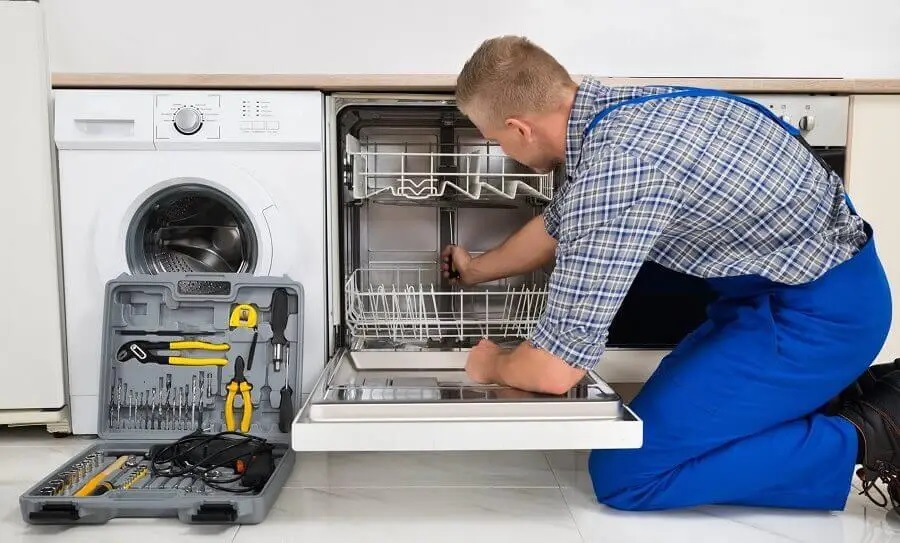 Pursaklar Beko servisi teknisyen ekibi beyaz eşya tamiri yaparken
